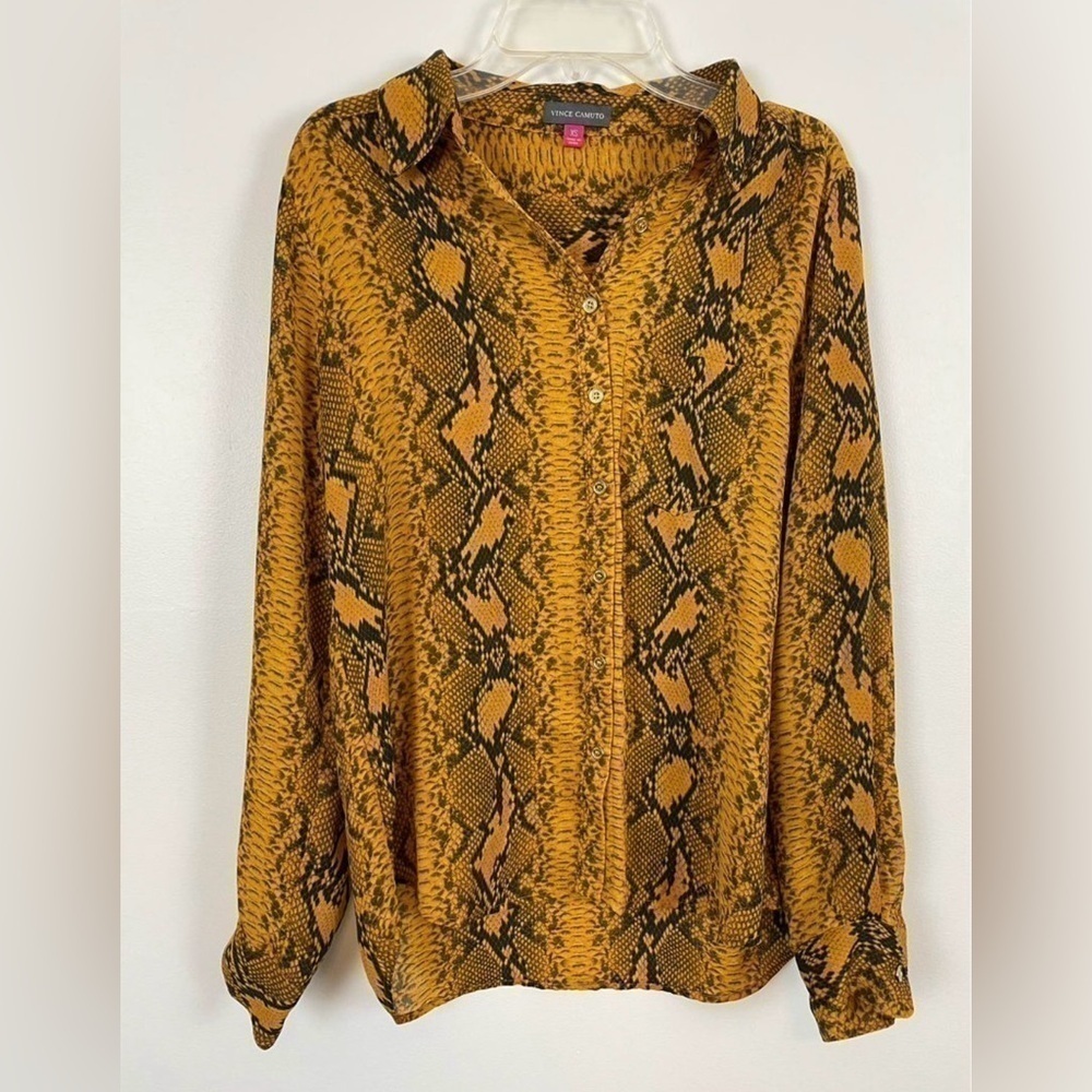 🎉2/$10 Vince Camuto Blouse XS
